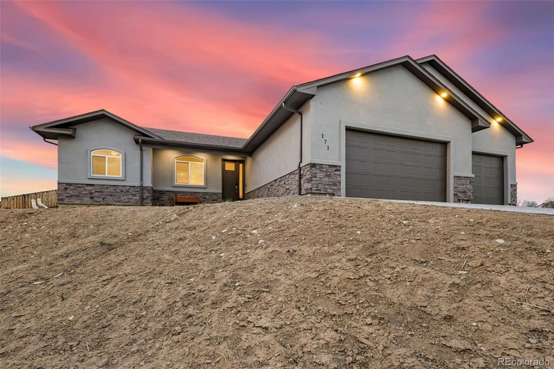 171 Legend Dr, Pueblo West, CO 81007