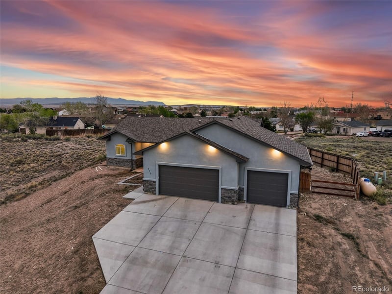 171 Legend Dr, Pueblo West, CO 81007
