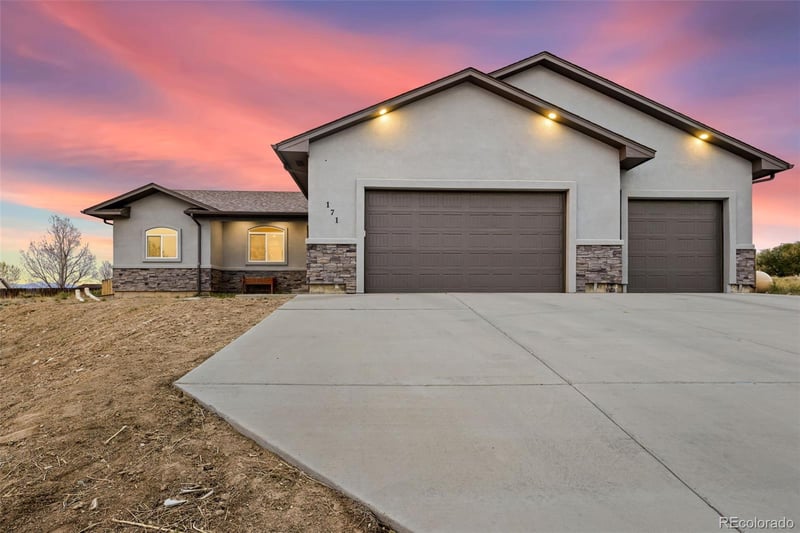 171 Legend Dr, Pueblo West, CO 81007