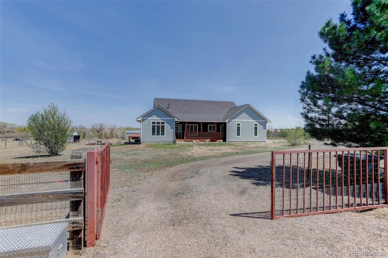 59956 Commanche Way, Strasburg, CO 80136