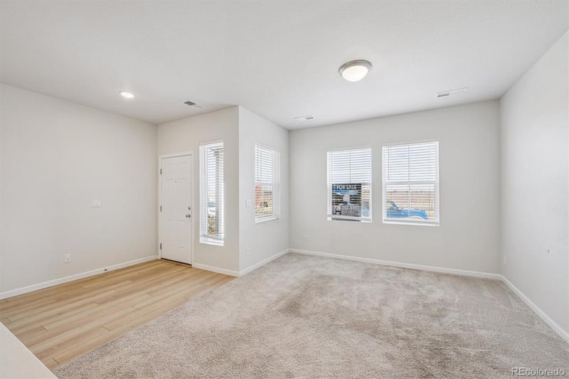 10581 Paris St #1002, Commerce City, CO 80640