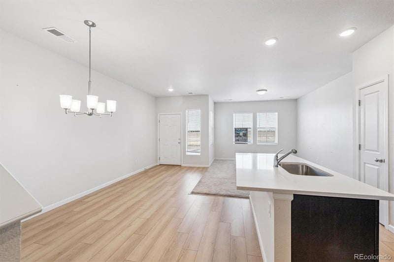 10581 Paris St #1002, Commerce City, CO 80640