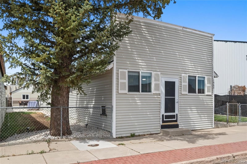 1467 Main St, Strasburg, CO 80136