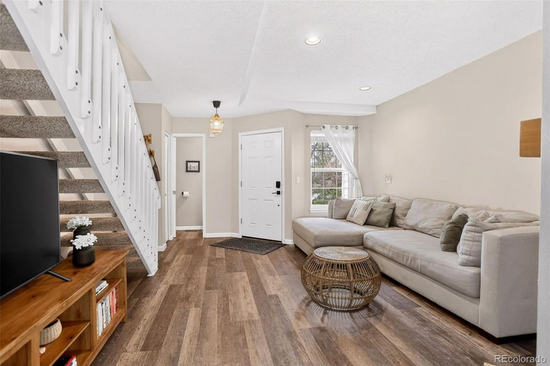 8698 Plymouth Ave, Littleton, CO 80128