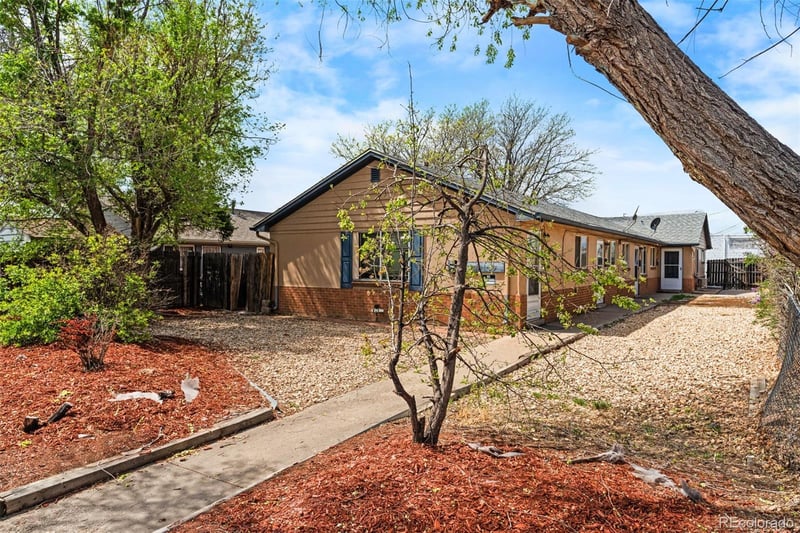 1101 Akron St, Aurora, CO 80010