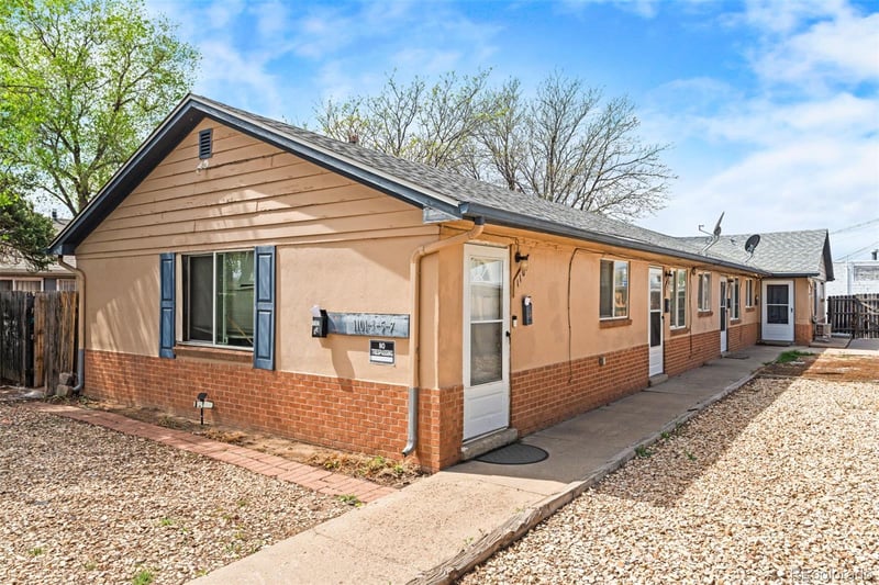 1101 Akron St, Aurora, CO 80010