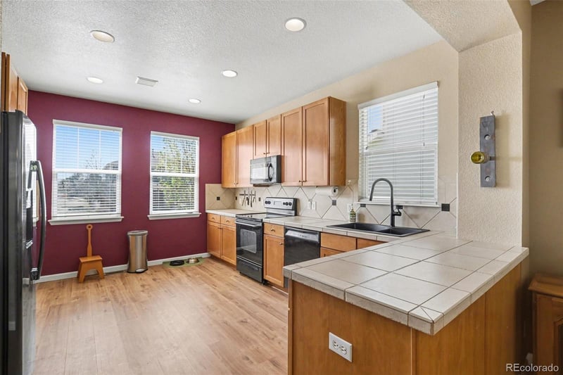 23502 Alabama Dr, Aurora, CO 80018