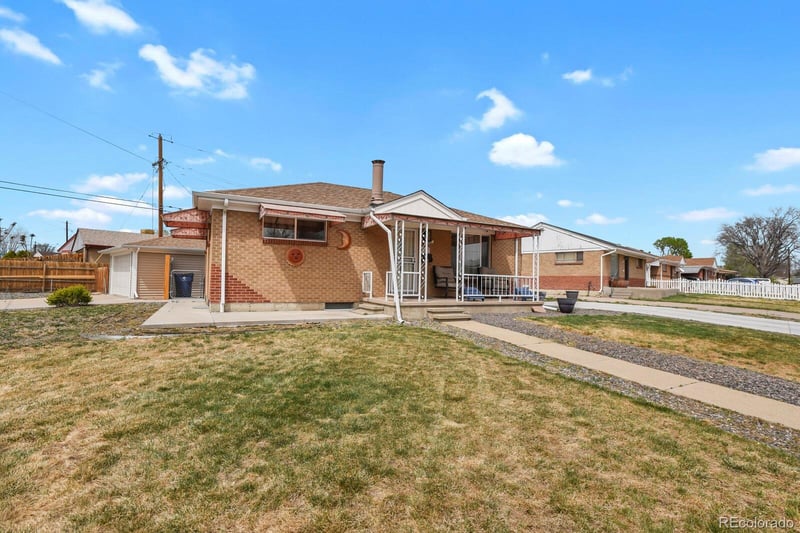 7201 Avrum Dr, Denver, CO 80221