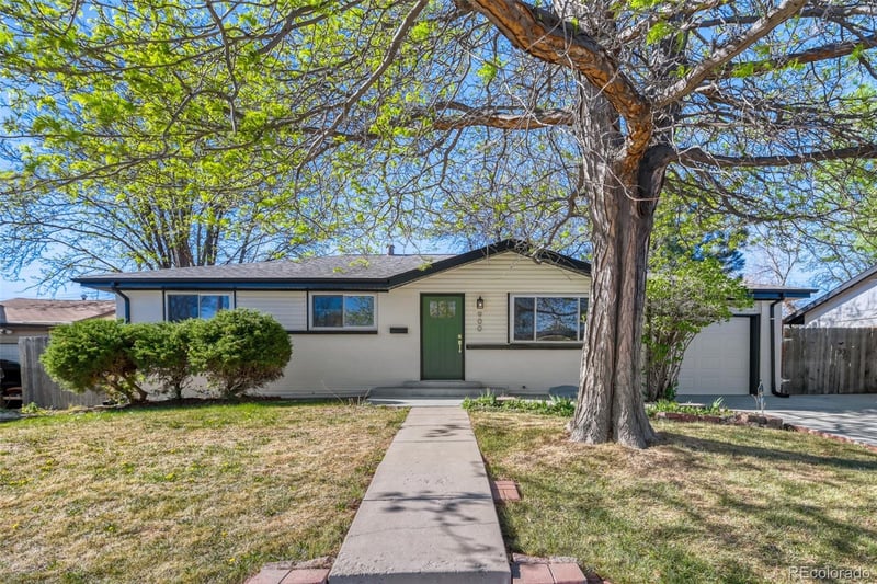 900 Essex Dr, Denver, CO 80229