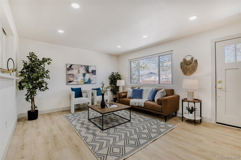 900 Essex Dr, Denver, CO 80229