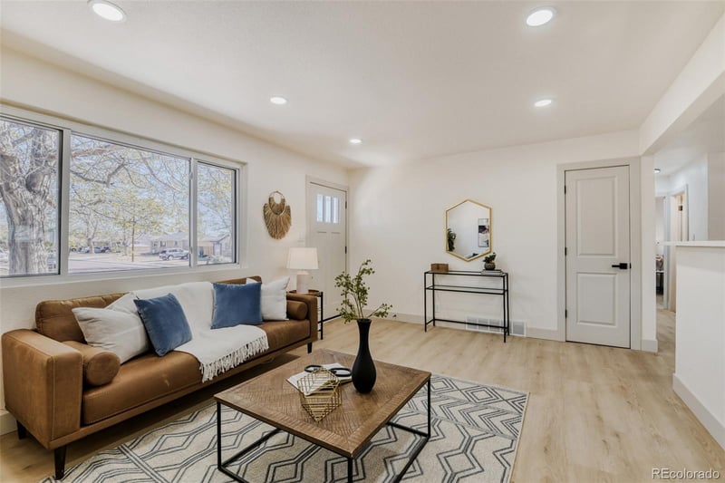 900 Essex Dr, Denver, CO 80229