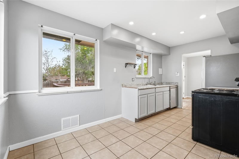 8701 Oakwood St, Westminster, CO 80031