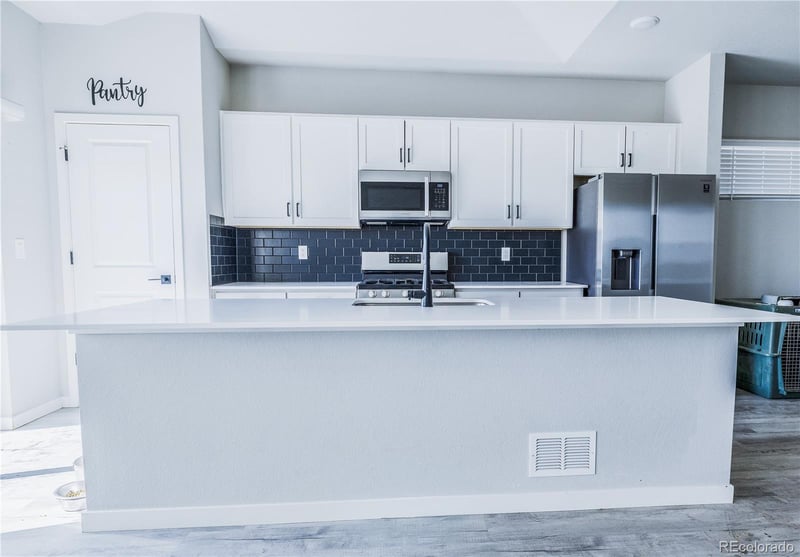 1116 Coyote Ln, Wiggins, CO 80654