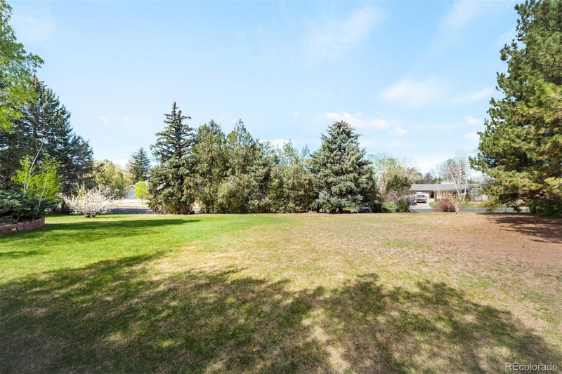5691B Southmoor Ln, Englewood, CO 80111