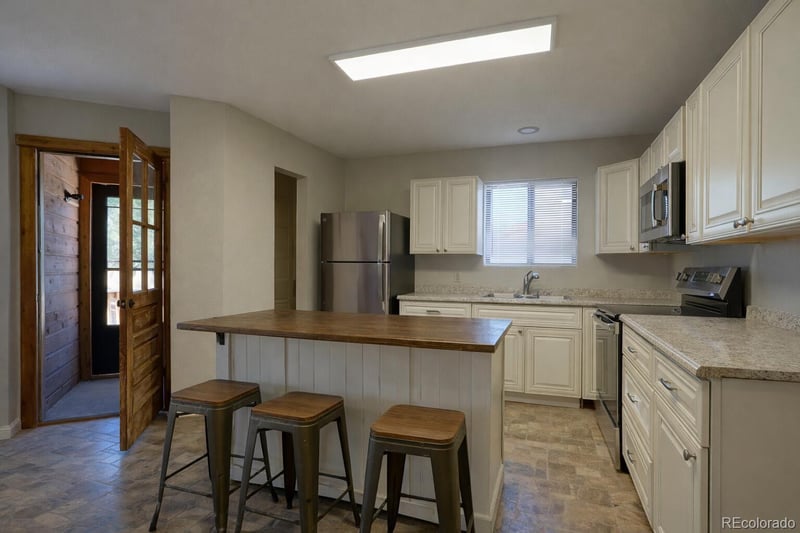 968 Chickasaw Dr, Walsenburg, CO 81089