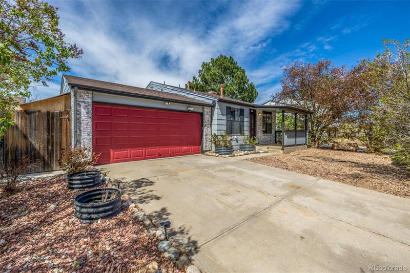 215 Mckinley Dr, Bennett, CO 80102