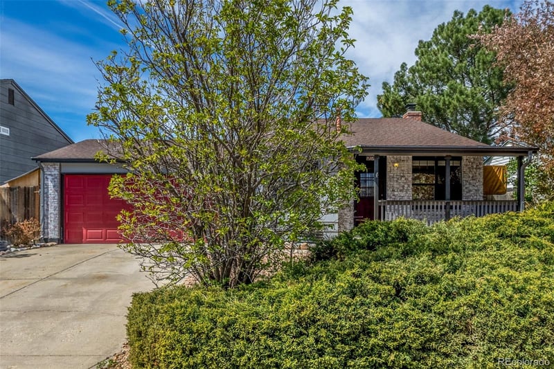 215 Mckinley Dr, Bennett, CO 80102