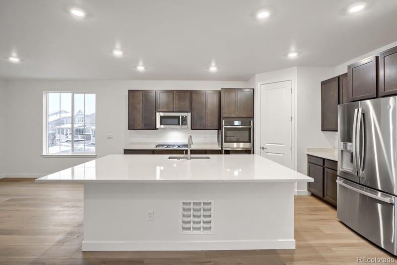 24704 Kettle Ct, Aurora, CO 80016