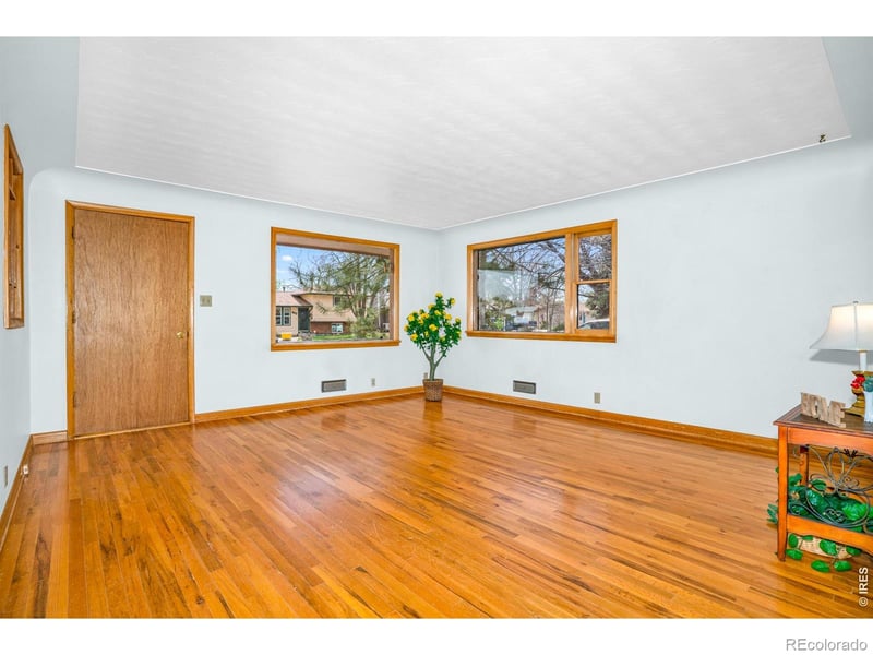 543 9th St, Loveland, CO 80537