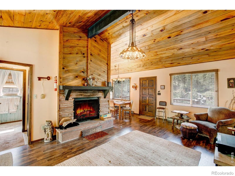 1142 Streamside Dr, Glen Haven, CO 80532