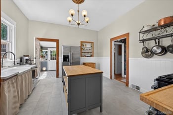345 Mountain View Ave, Longmont, CO 80501