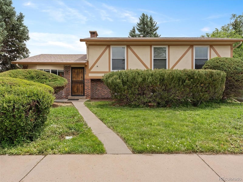9966 Elizabeth St, Thornton, CO 80229