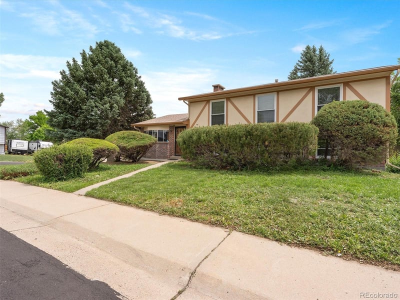 9966 Elizabeth St, Thornton, CO 80229