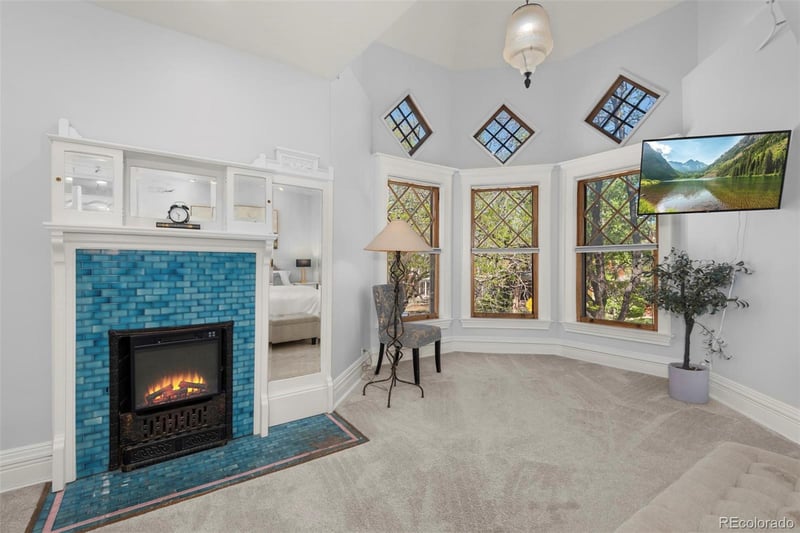 1351 N Franklin St, Denver, CO 80218