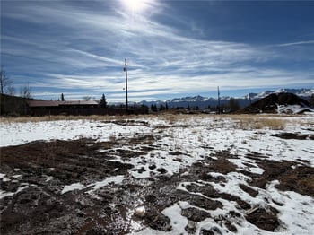 617 8th St, Leadville, CO 80461