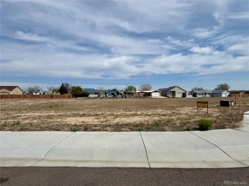 45 Johnson Ct, Keenesburg, CO 80643