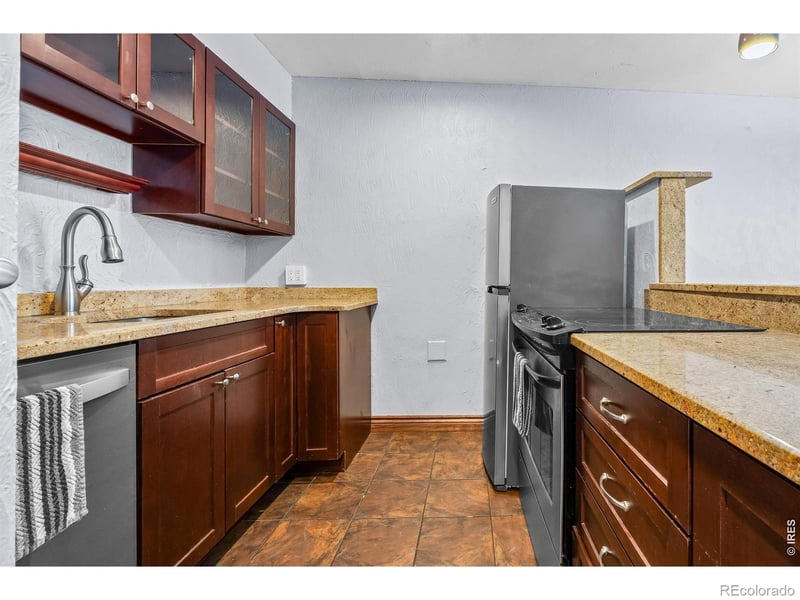 1050 Corona St #216, Denver, CO 80218