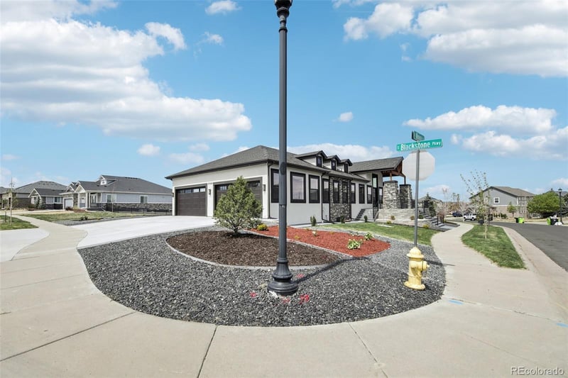 27330 Nova Cir, Aurora, CO 80016