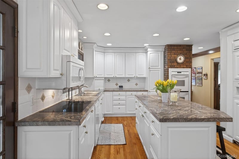 2002 Green Oaks Ln, Littleton, CO 80121