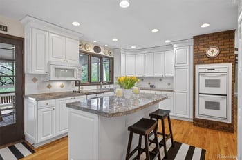 2002 Green Oaks Ln, Littleton, CO 80121