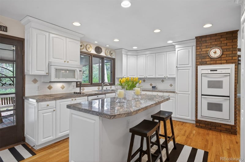 2002 Green Oaks Ln, Littleton, CO 80121