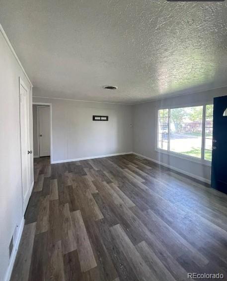 832 Elmira St, Aurora, CO 80010