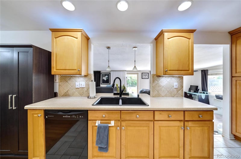 6616 Lincoln St, Centennial, CO 80121