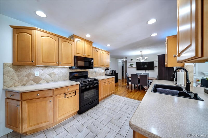 6616 Lincoln St, Centennial, CO 80121