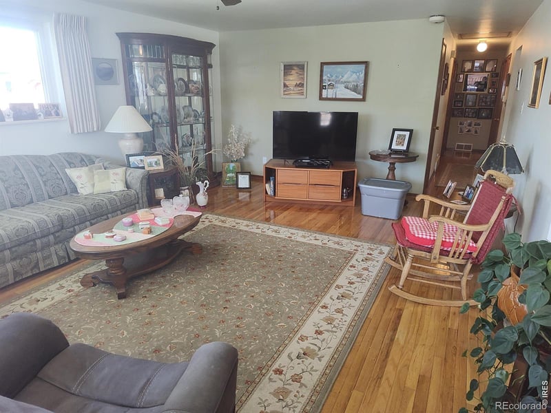 1350 Sharpe Pl, Longmont, CO 80501