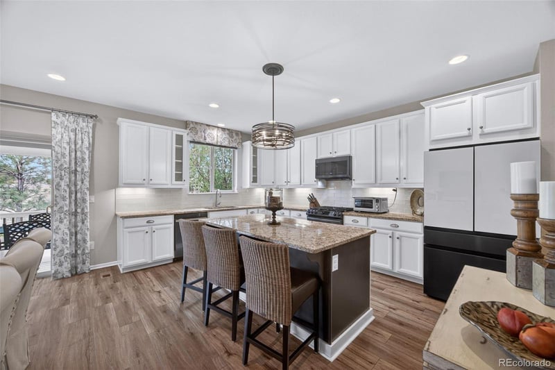 7045 Robertsdale Way, Aurora, CO 80016