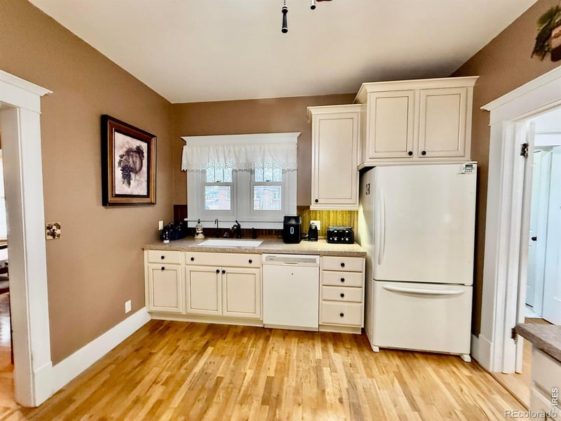 324 Bowman Ave, Holyoke, CO 80734