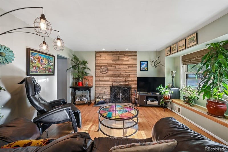 2084 Creighton Dr, Golden, CO 80401