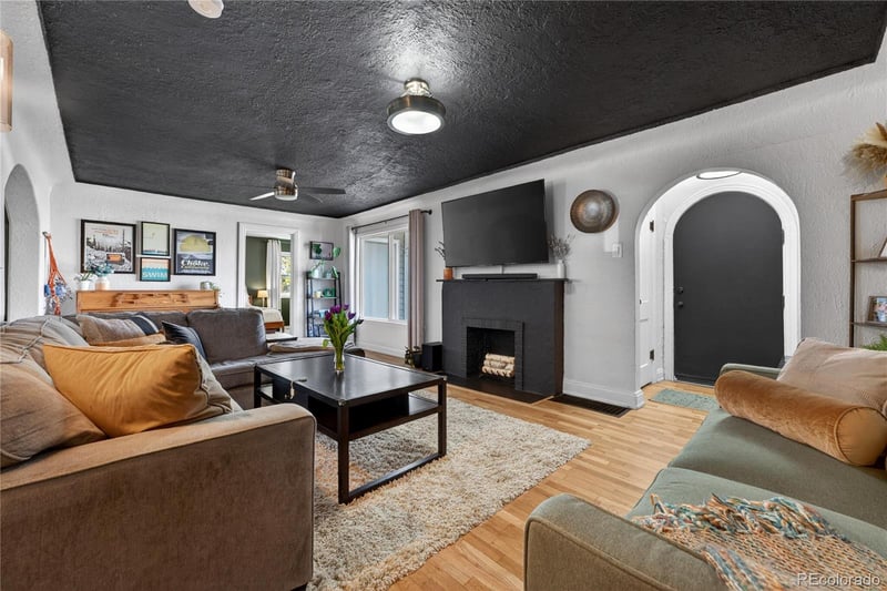 2720 Logan St, Englewood, CO 80113