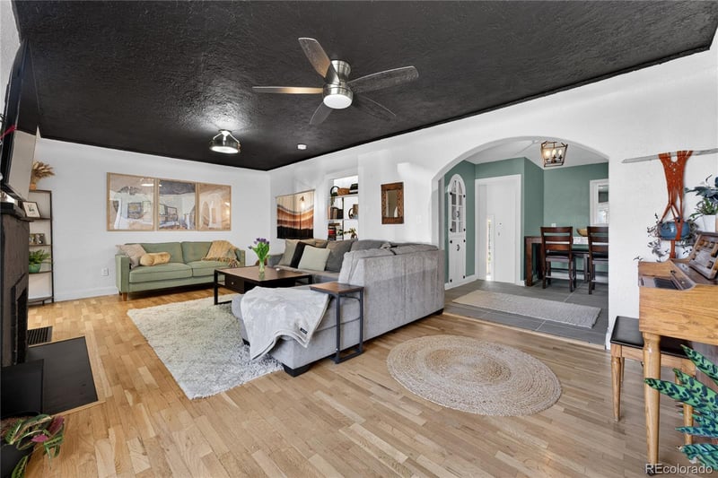 2720 Logan St, Englewood, CO 80113