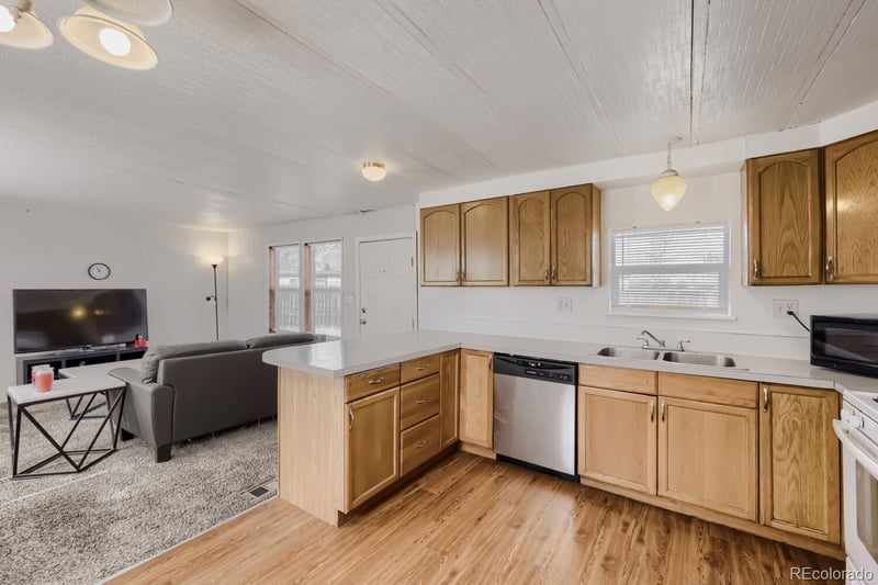 1030 Macdavidson Cir, Dacono, CO 80514