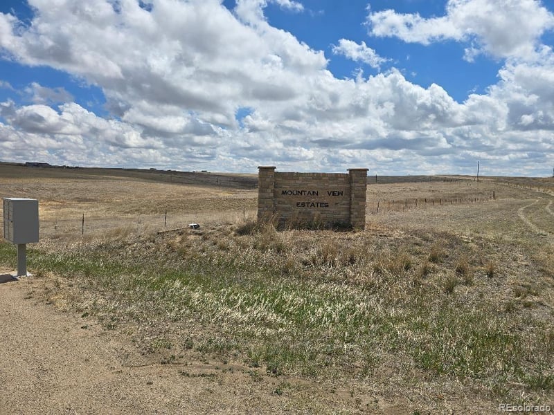68900 Briarwood Pl, Byers, CO 80103