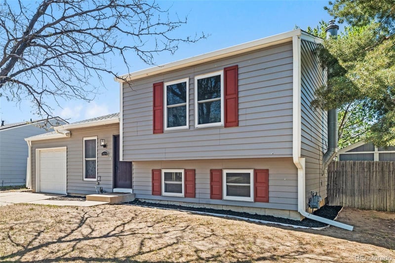 19570 Batavia Dr, Aurora, CO 80011