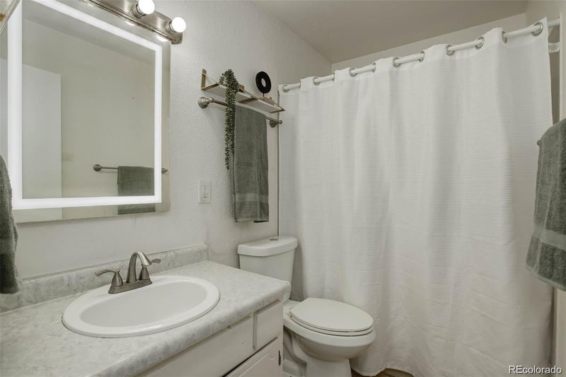 1638 Chester St, Aurora, CO 80010