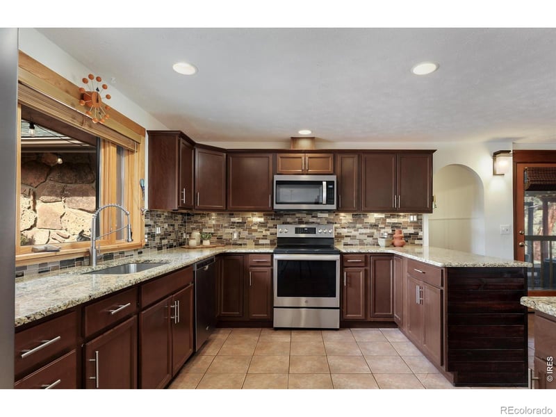 655 Kiowa Rd, Lyons, CO 80540