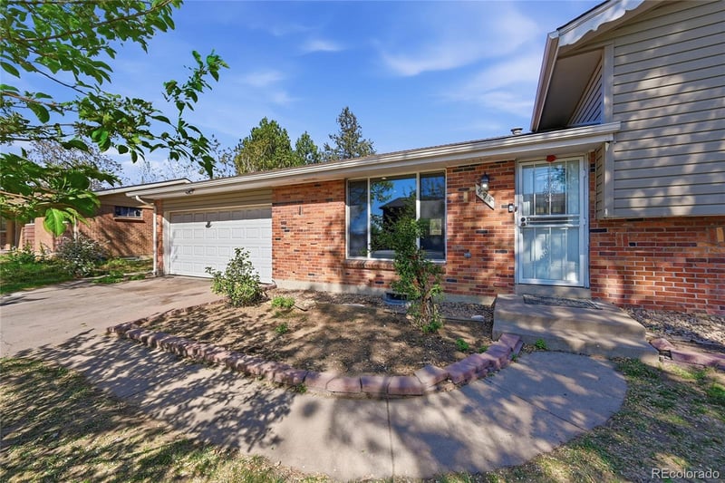 994 S Victor Way, Aurora, CO 80012